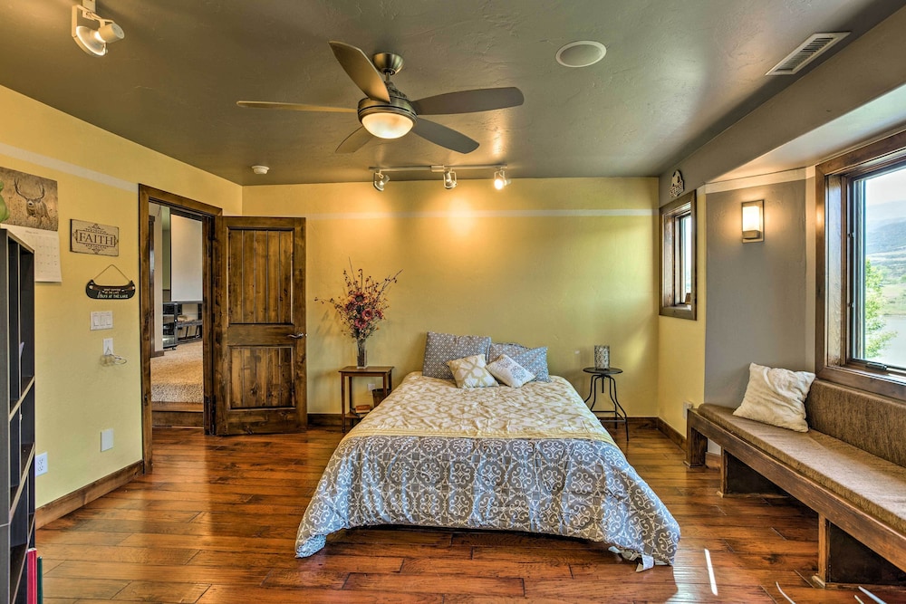 Luxury Waterfront Parachute House w/ Fire Pit!