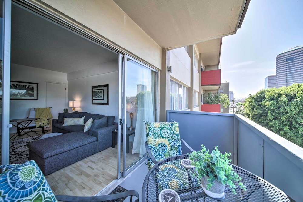 Modern City Condo Close to Downtown Phoenix!