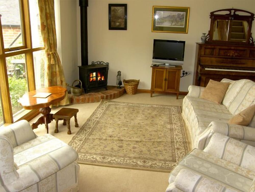 Shrewsbury Vacations - The Coach House - Property Image 2