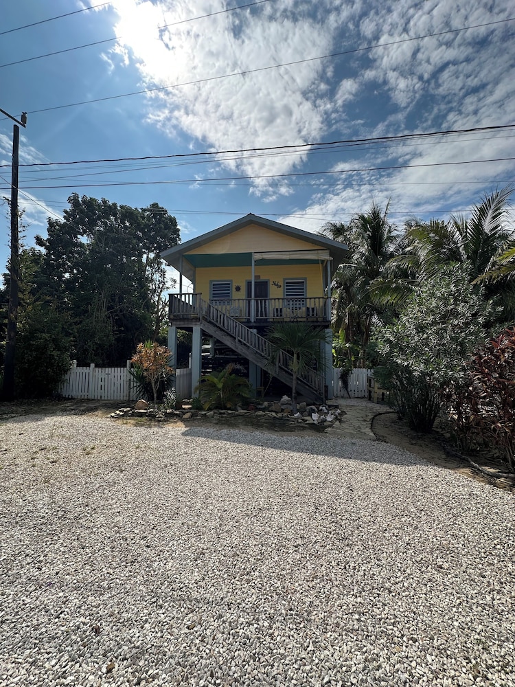 Hotel All Seasons Belize - Image 1