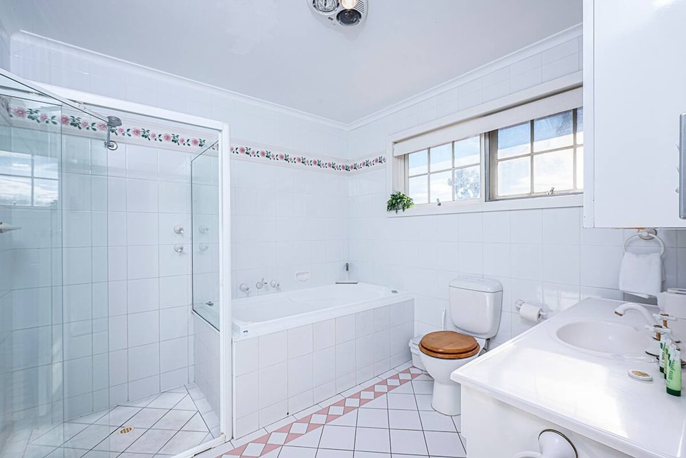 Cityscape Charm in Wattle Park
