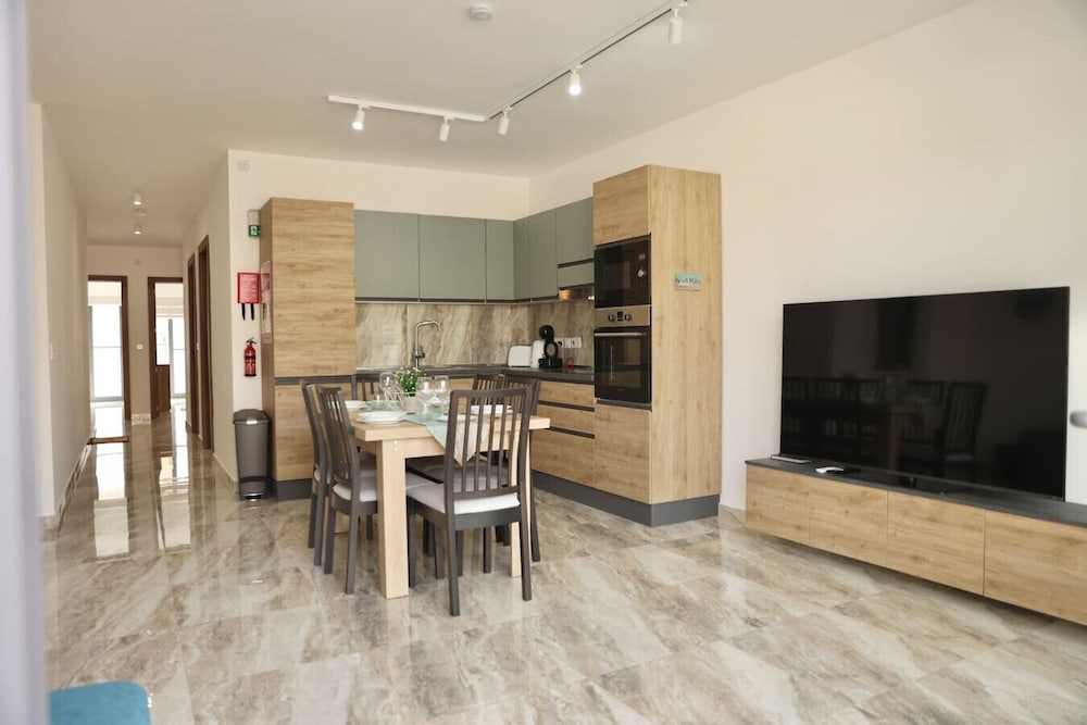 Gozo Coastal Escape Apartment Sea Views in Xlendi