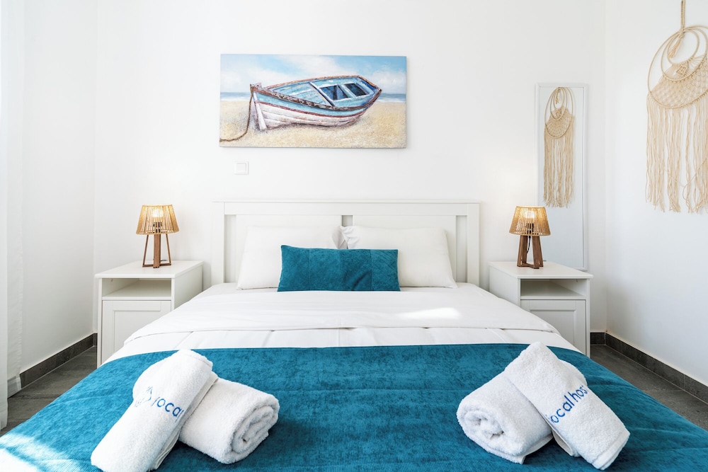 Azoria - Stylish 1-BR Apartment in Kiti