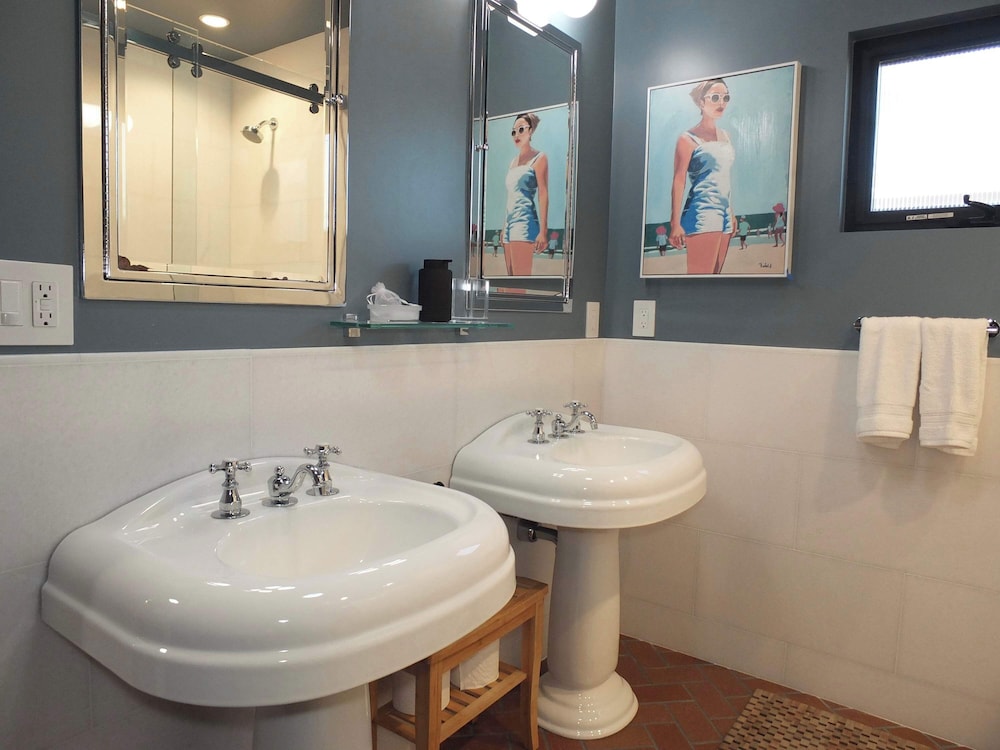 Naples Luxury Retreat - 3 BDR Stay for 6 With Rooftop Patio