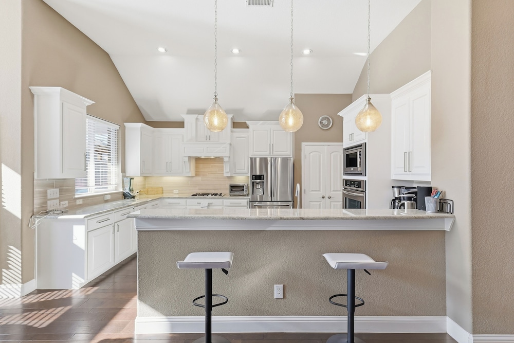 Spacious Cozy 4B Home in Frisco