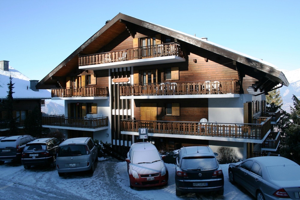 Mystical Apartment With Mountain Views