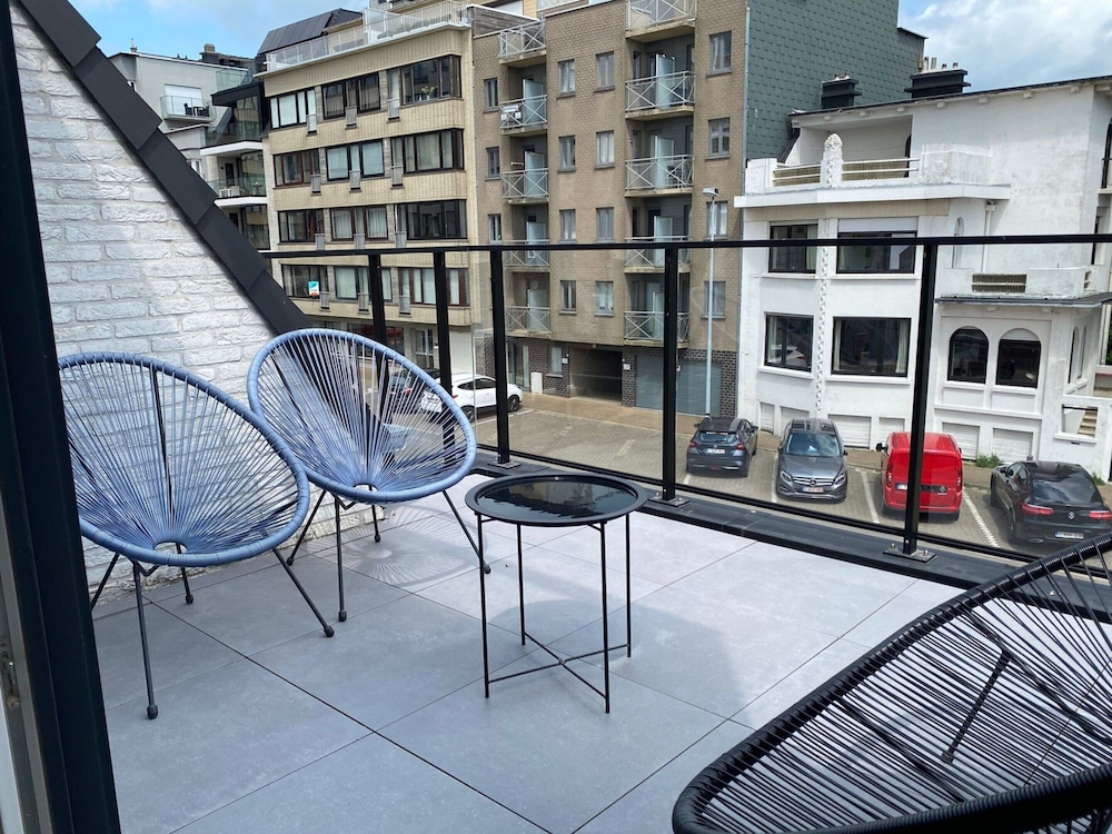 Modern Duplex Near Beach and Shops