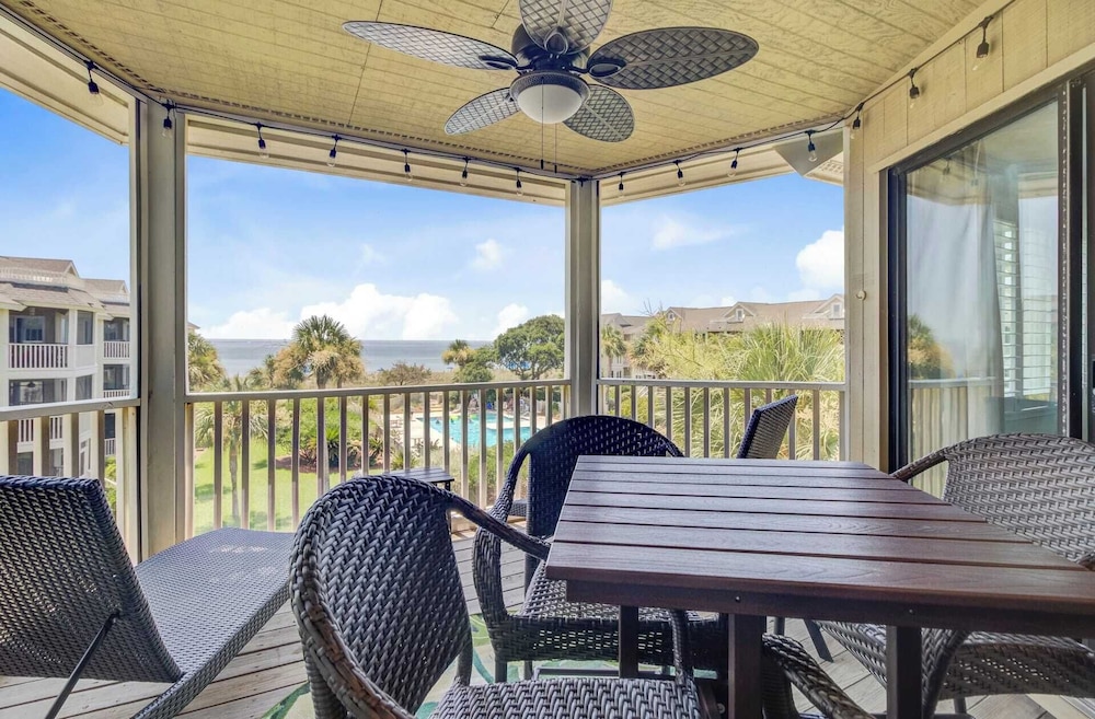 Oceanview Condo + Pool, Balcony & Beach Access 304 D Port O Call by Avantstay