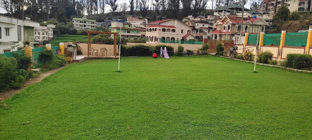 Rose garden enclave for families