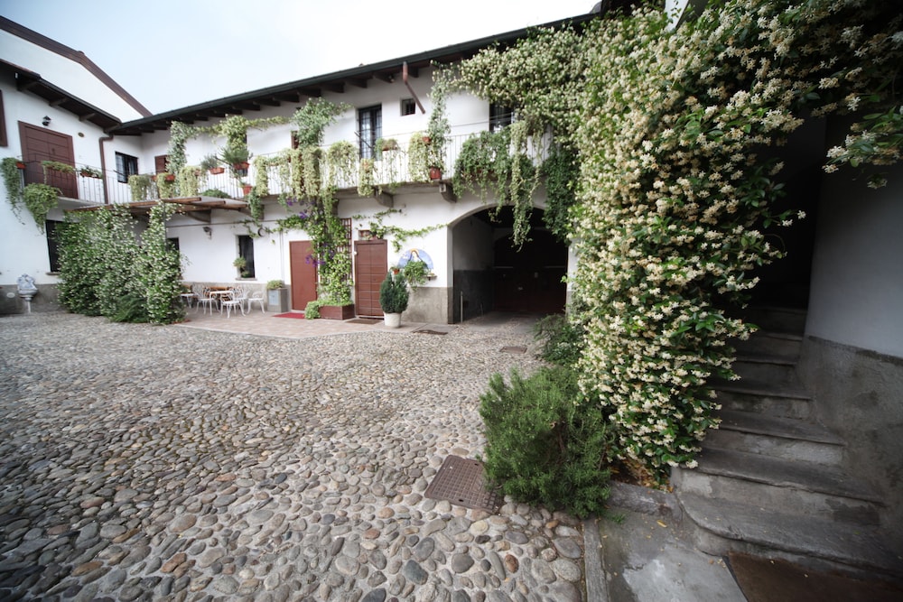 Big Flat for Groups 1