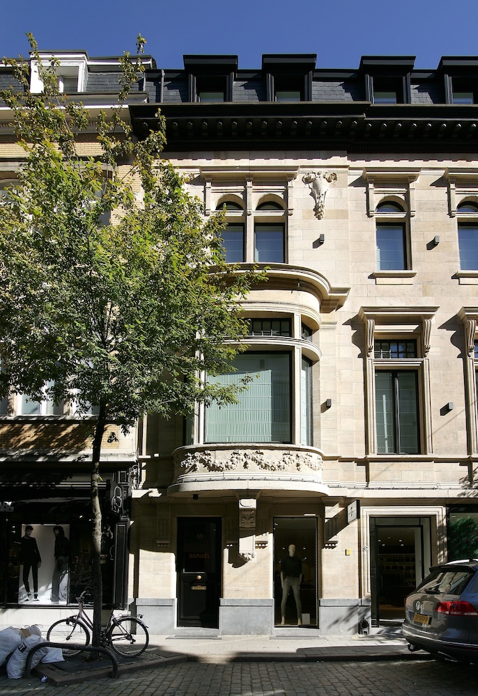 Raphael Suites