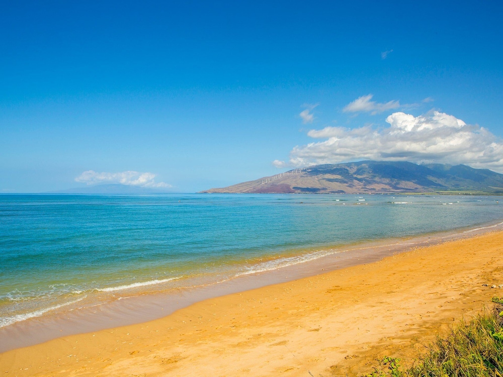Waiohuli Beach Hale Ocean View Condos with Parking