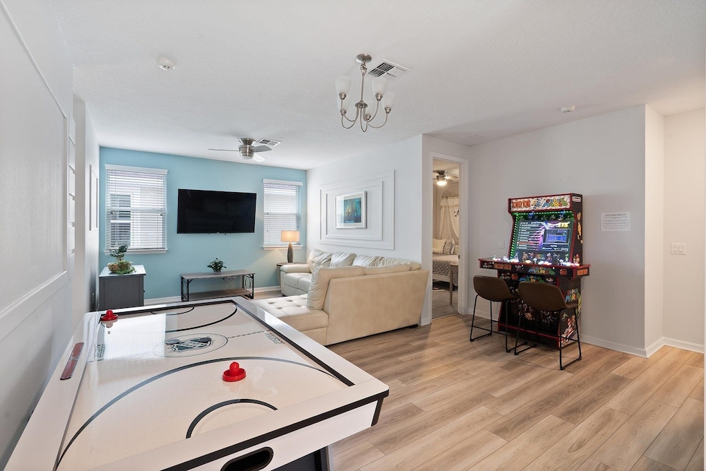 Solara Resort 6 Bedroom Private Pool + Spa Home 6 Home