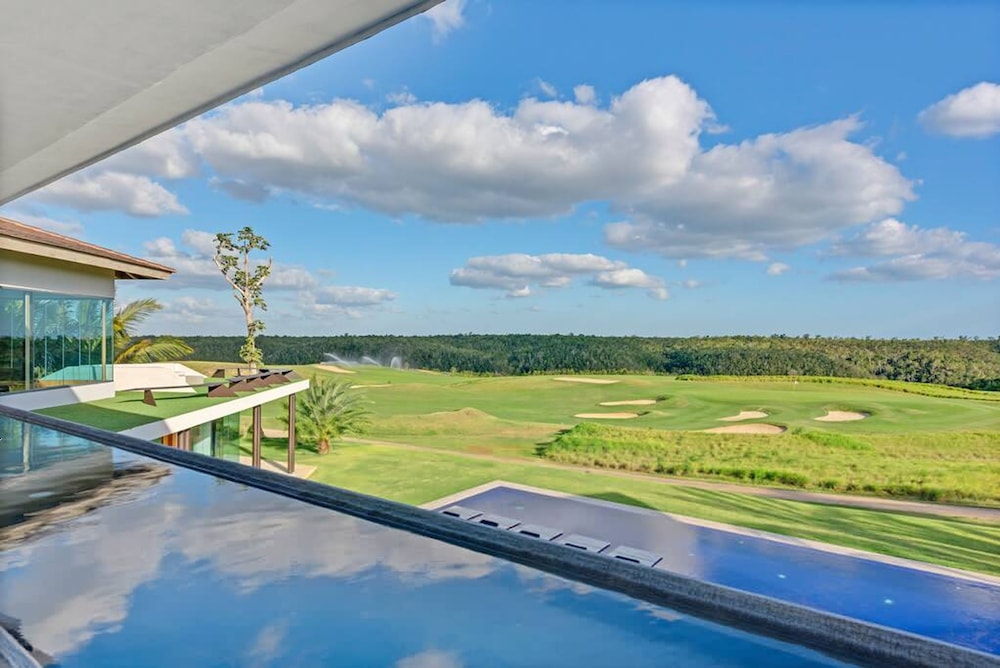 Modern 7BR Villa w Stunning Views of Golf Course view 4