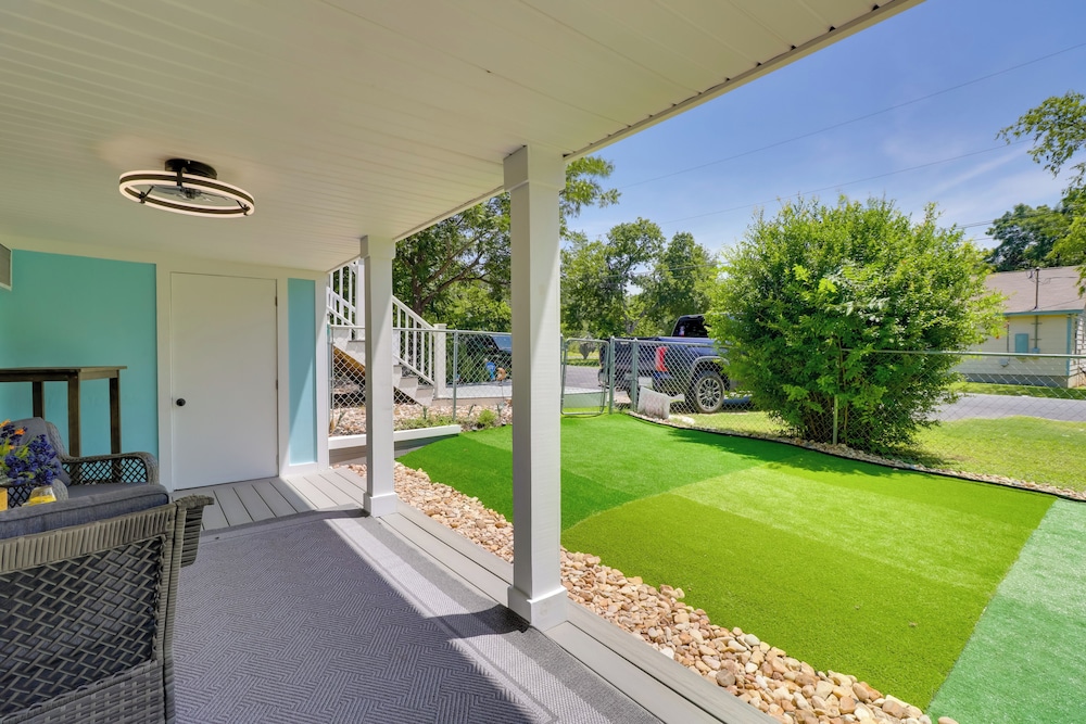 1 Mi to Dtwn: Renovated Retreat in Georgetown!