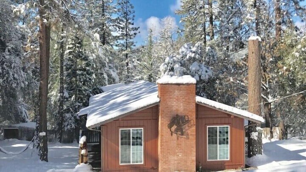Yosemite Scenic Wonders Anglers Rest 2Bd view 3