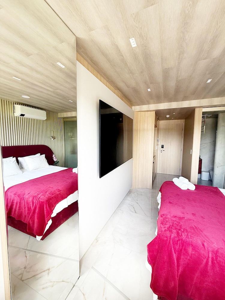 Setai Yacht Premium