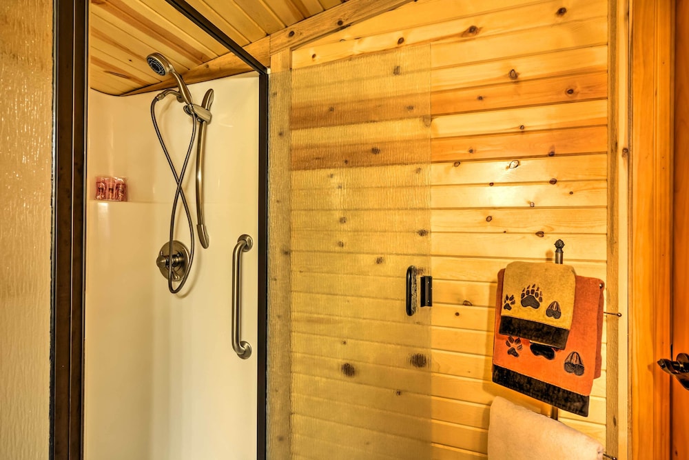 Bartlesville Vacations - Bartlesville Cabin w/ Pool, Hot Tub  Trampoline! - Property Image 11