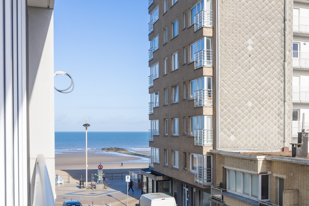 Modern Flat Near the sea