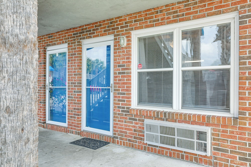 1 Mi to North Myrtle Beach: Studio w/ Pool Access