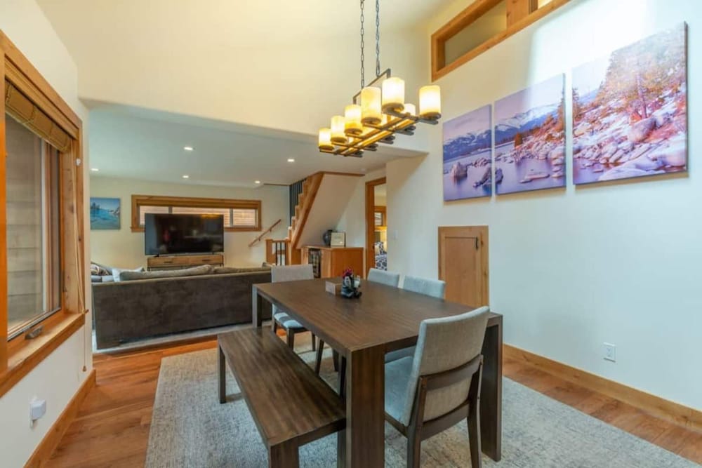 Henderson by Avantstay Lake View! Walk to Beach, Garwoods  More! - Property Image 9