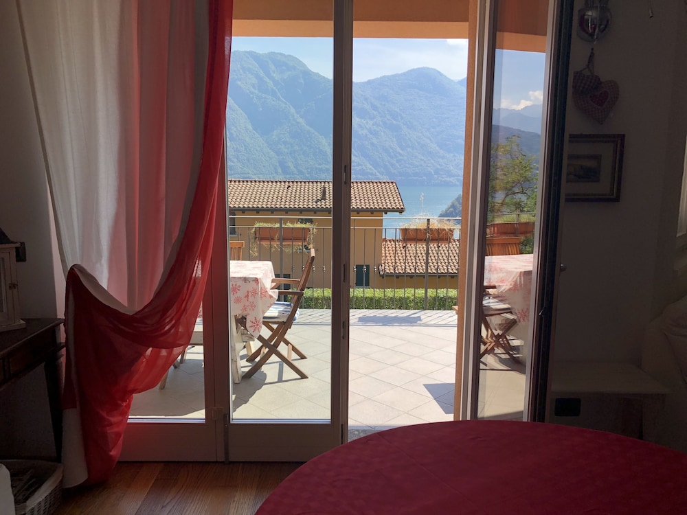 Appartamento Vista Lago Red & Grey