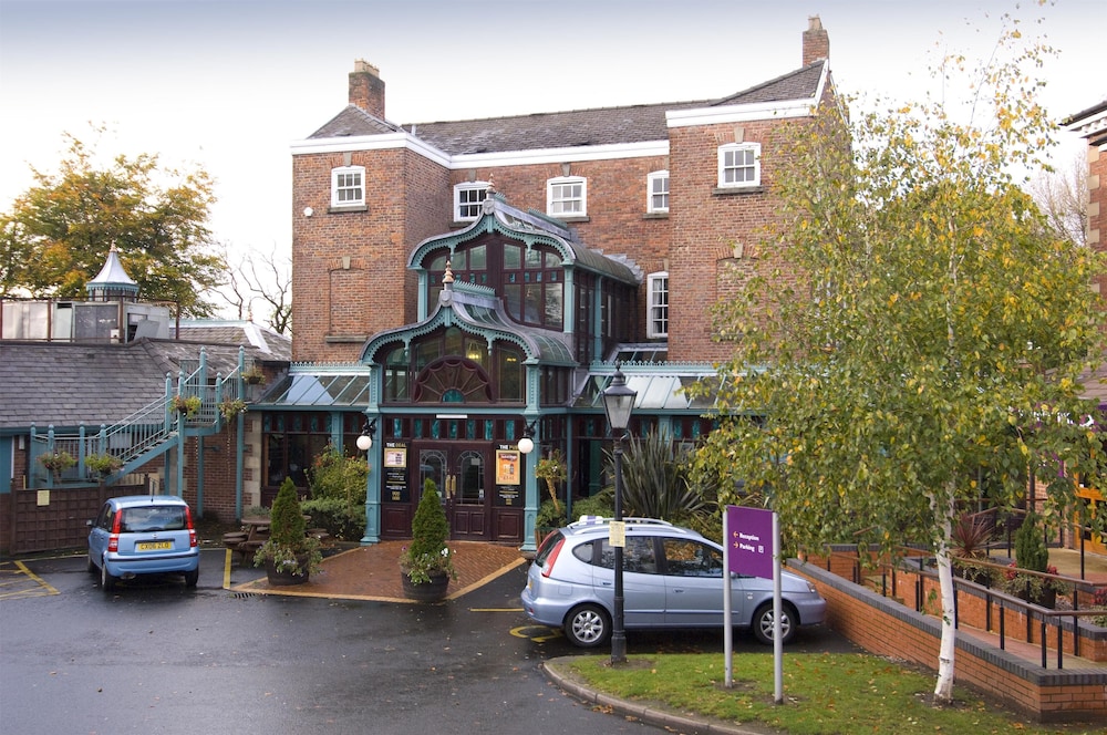 Premier Inn Stockport Central 2