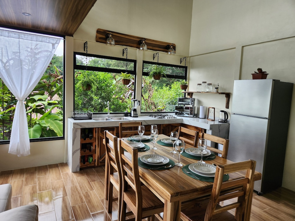 Cabañas Caeli, El Colibri, NEW La Fortuna Rainforest Cabin w Panoramic Views