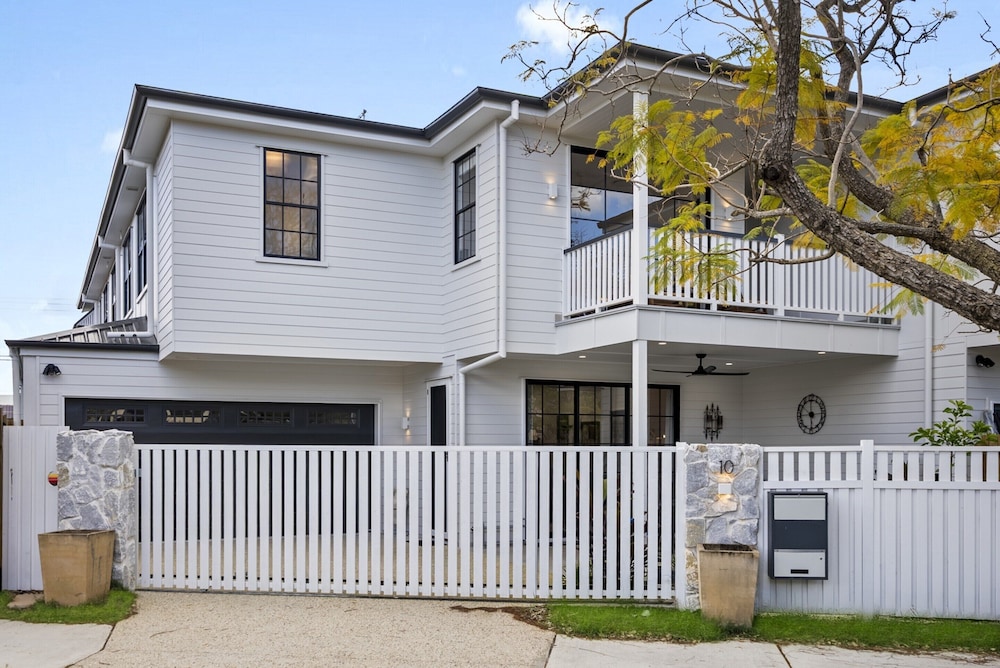 Spacious 3-bed Clayfield House With Patio and BBQ