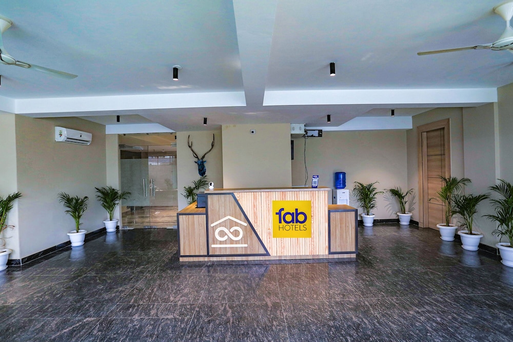 Lobby & Reception