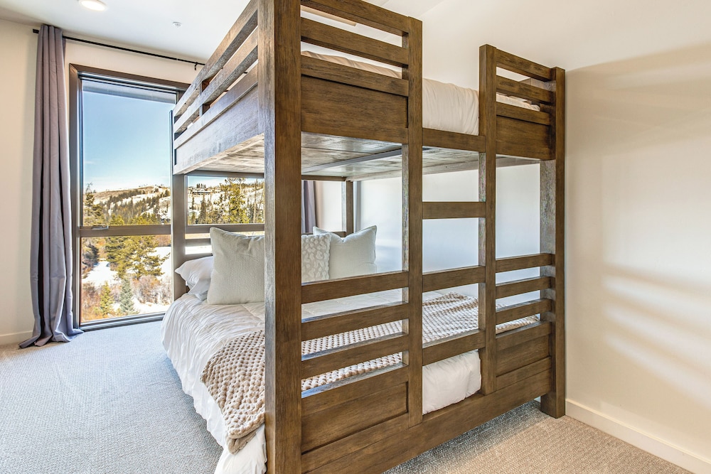 3 Mi to Winter Park Resort: Mtn-view Haven!