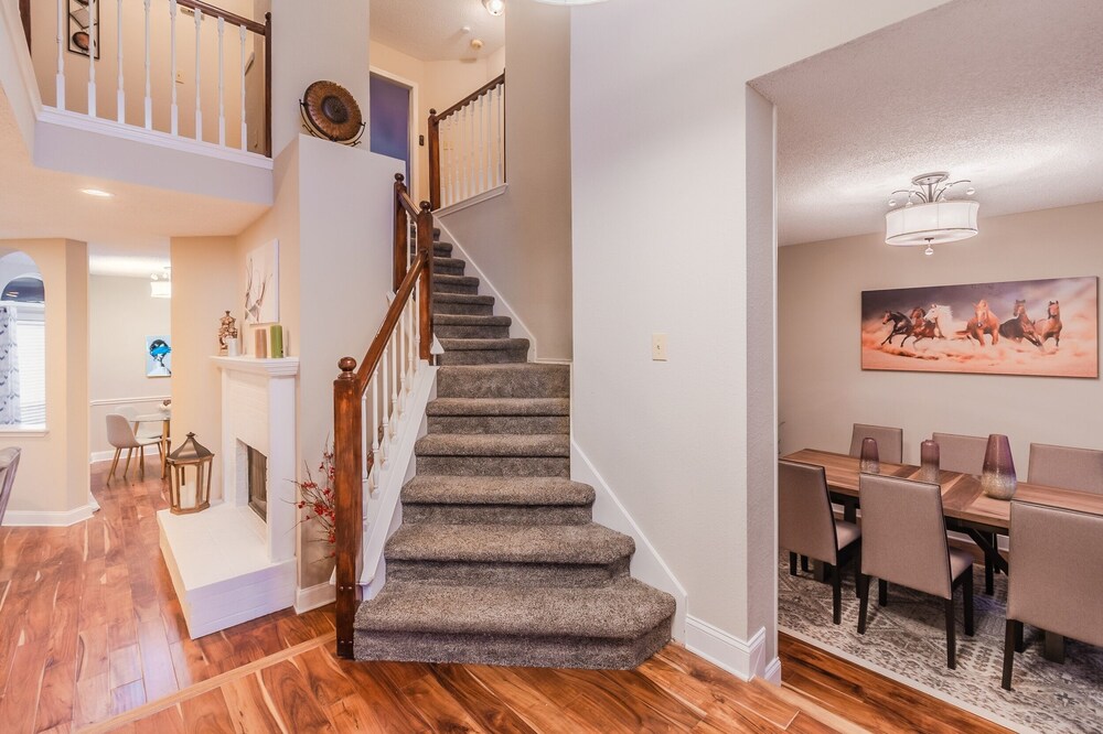 Discount Included! Stunning, Modern, Spacious Getaway Fits Any Group, 2 Game Rooms, Hot Tub 5 Bedroom Home by Redawning - Property Image 4