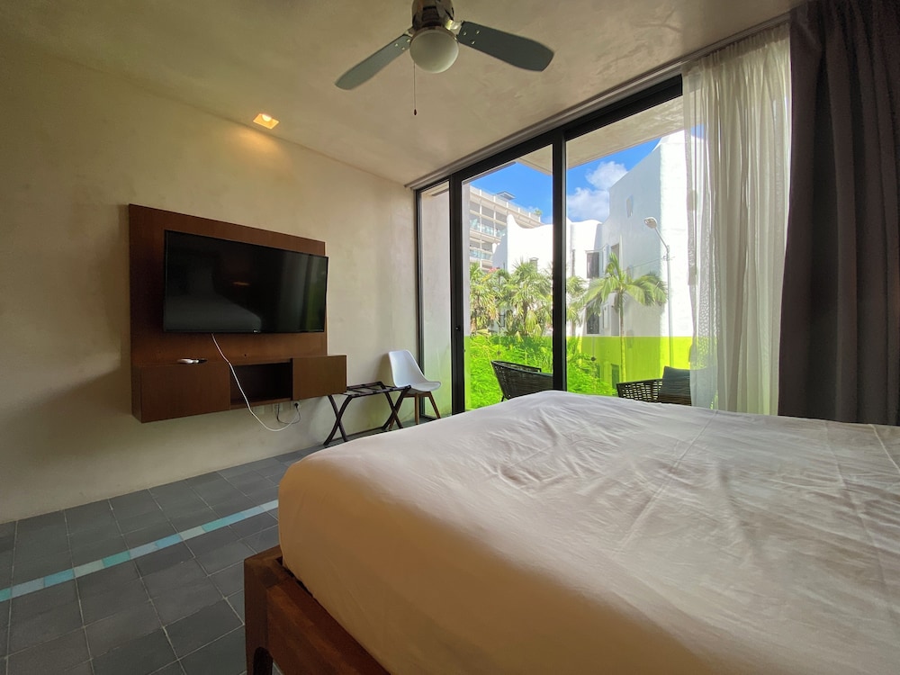 Sabor a Miel: Steps from the Beach & 5th Avenue