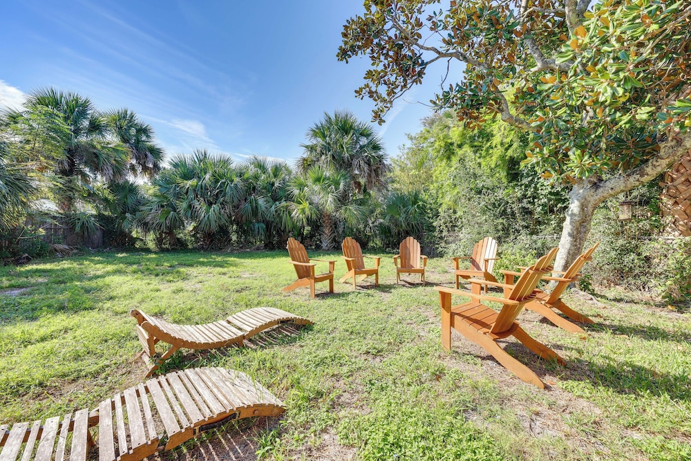 5 Blocks to Jax Beach: Getaway w/ Patio & Yard!
