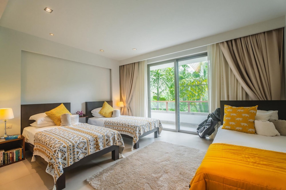 Pearl Of Naithon 3 Bedroom Beachfront Condo