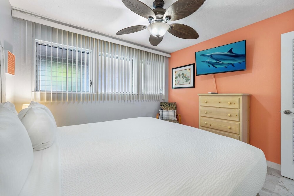 Pretty Ocean View - Top Floor - Vrkcv