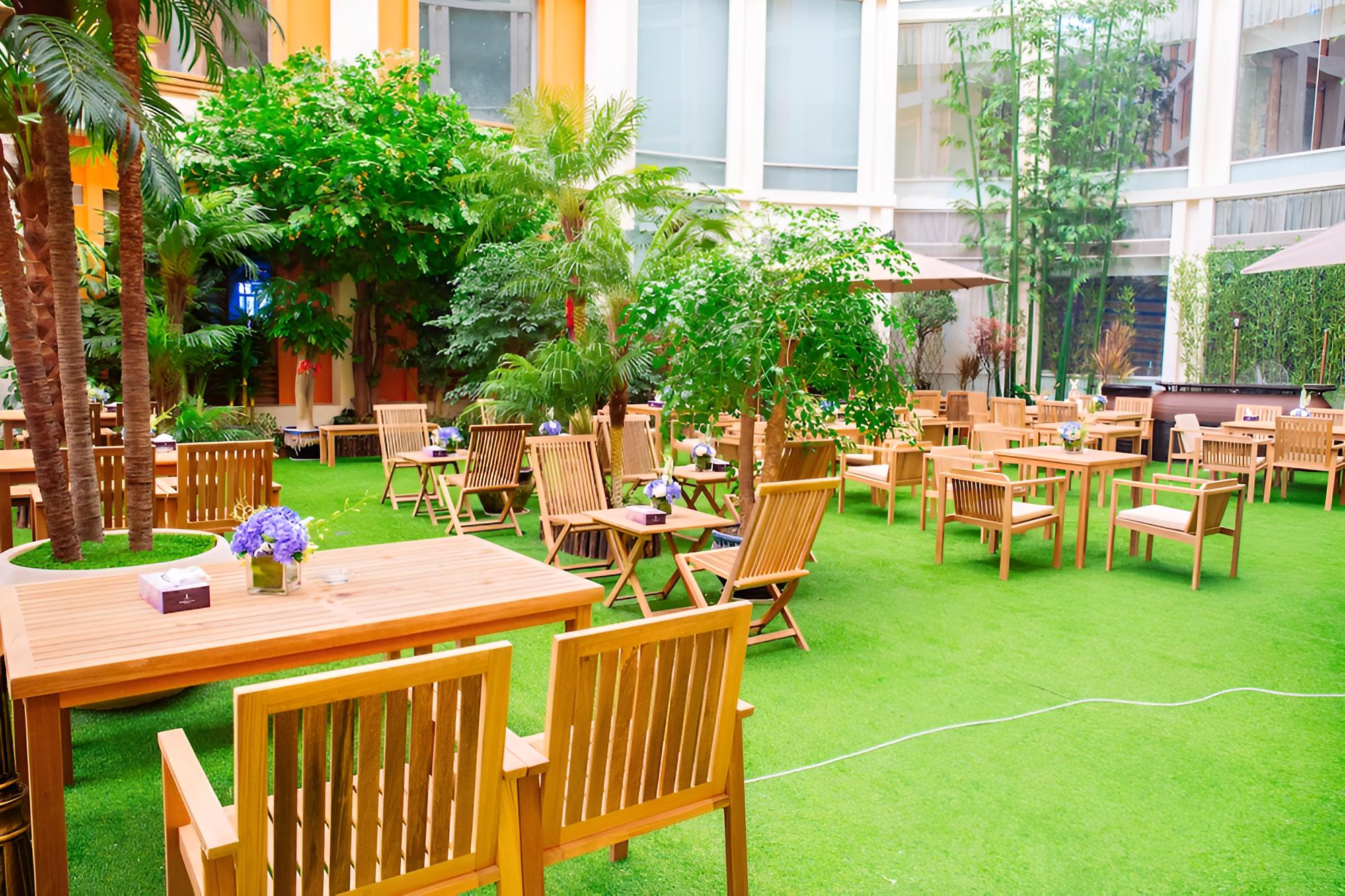 MEHOOD LESTIE HOTEL