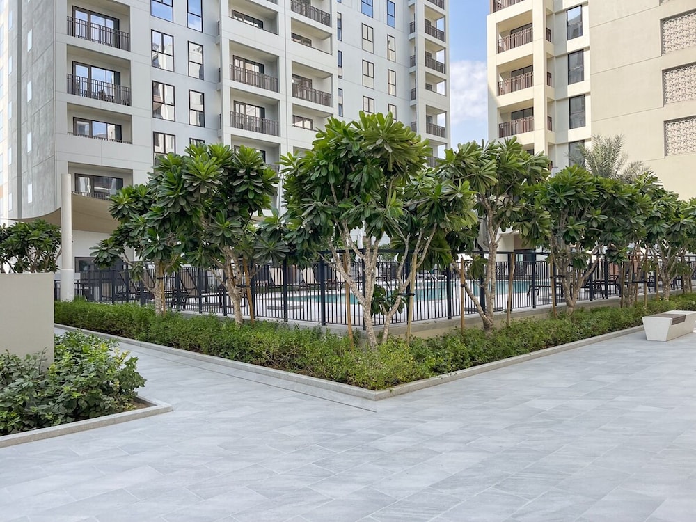 Elegant 4-bedroom Apartment Perfect for Families in Dubai Creek Harbour