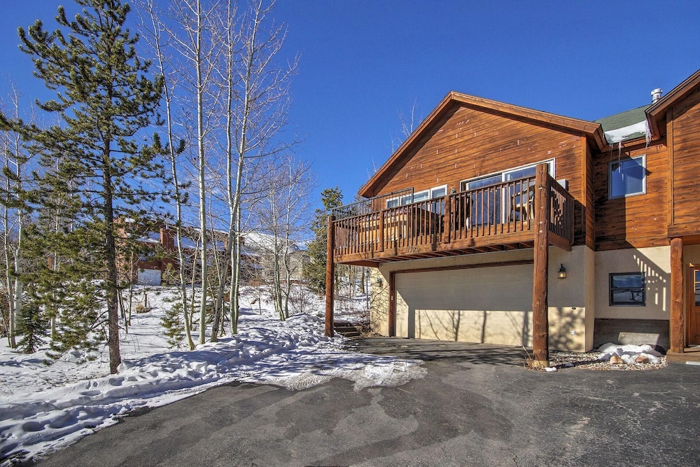 Sauterne Sanctuary 3br 3ba 3 Bedroom Home by RedAwning