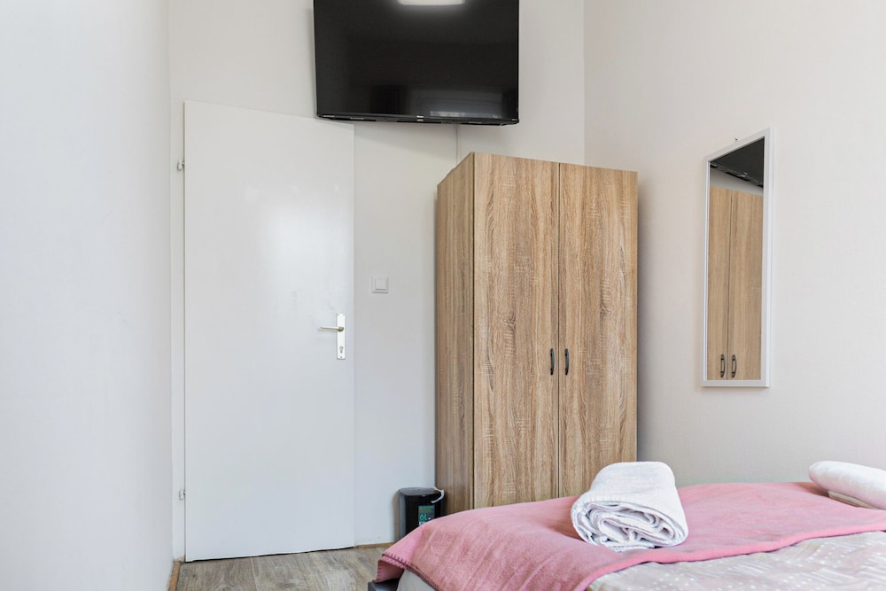 Cozy Room Shared Apt Millennium Tower