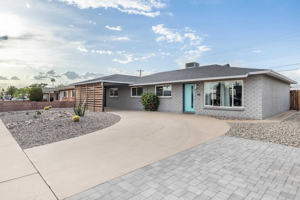 Indianola Oasis Private Pool, Outdoor Living & Old Town Access