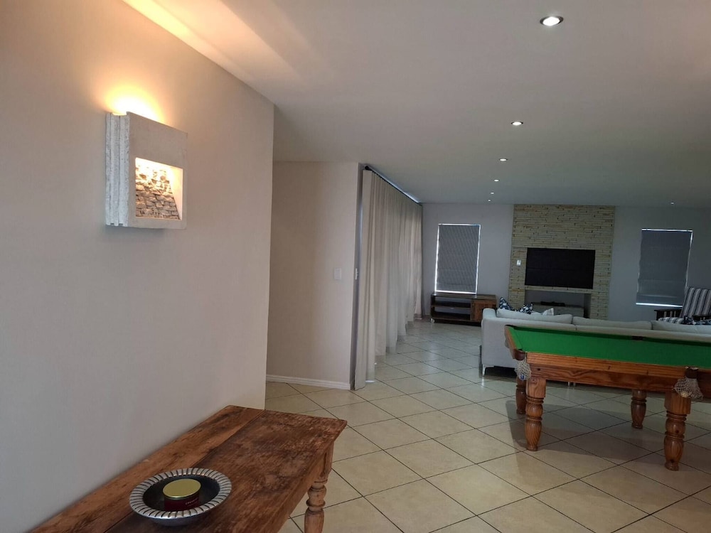 Oosiesrus - Charming Langebaan Villa With Garden View