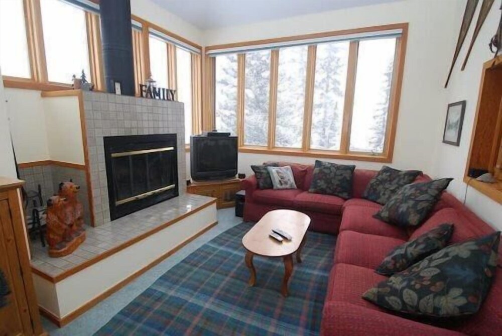 Red Fox Town home 3 Bedroom Apartment by Key to the Rockies