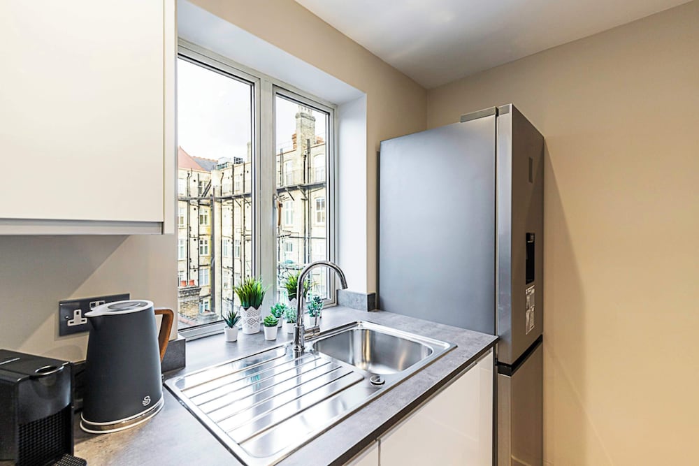 Beautiful Two Bedroom Abode Near Baker Street