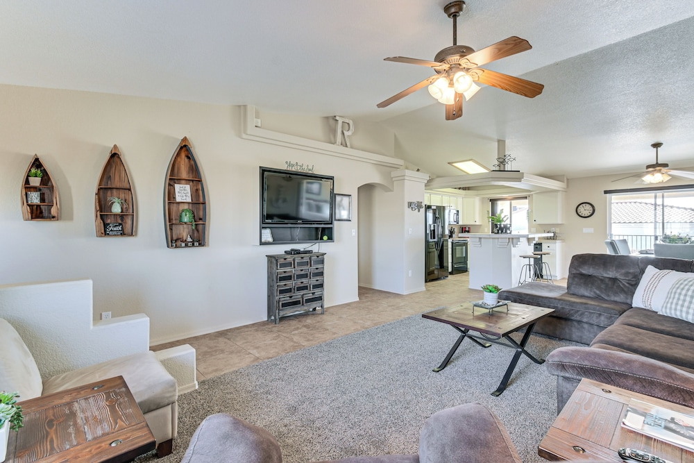 1 Mi to Windsor Beach - Lake Havasu City Home