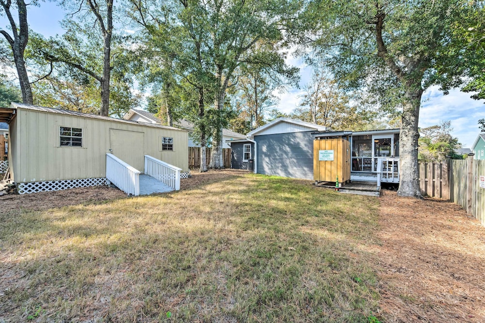 Updated Oak Island Getaway Near Fishing Dock! view 5