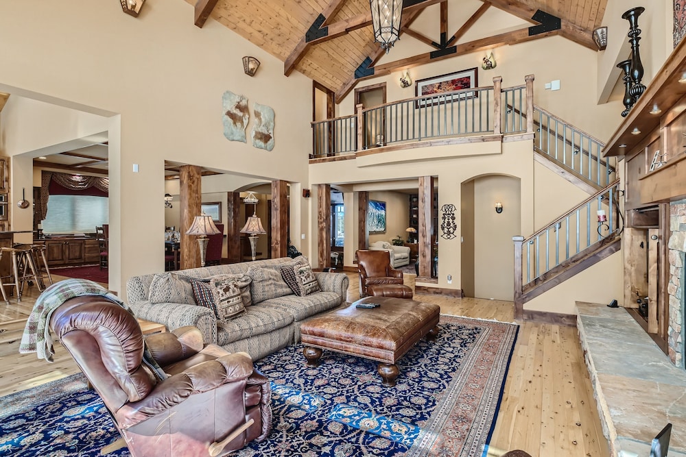 Marksberry Lodge 4 Bedroom Home by RedAwning