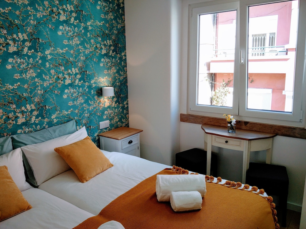 Lisbon Terrace Suites Apartment for Large Groups with Amazing Terrace