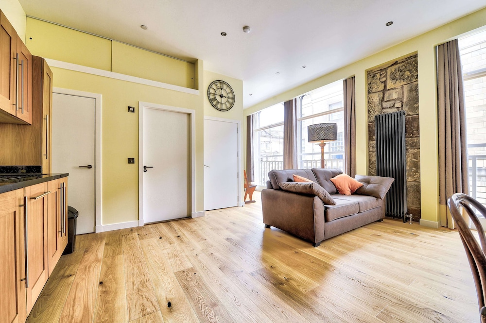Stunning flat near St. Giles' Cathedral