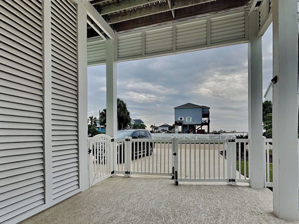 Rosé By The Bay by Ryson Vacation Rentals